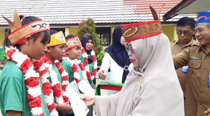 Penyambutan Siswa SDN 1 Baamang Barat Peraih Peringkat II terbaik di FTBI Se Kalteng 7 November 2022
