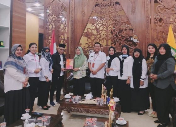 Penyerahan Apresiasi Pokja Bunda PAUD Tingkat Kecamatan dan Kabupaten di Rujab Bupati Kotim Rabu 9 November 2022