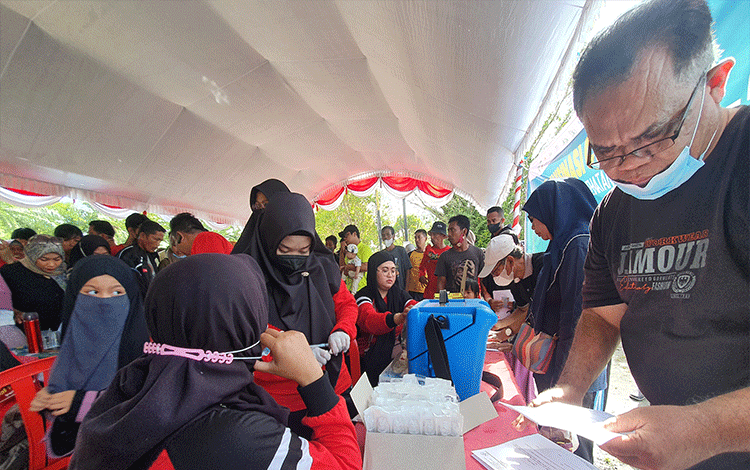 Dinkes Gelar Vaksinasi Covid di Taman Kota Sampit