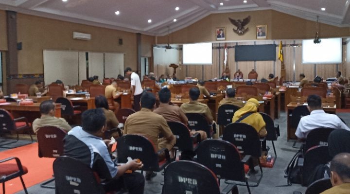 Rapat Pembahasan RAPBD 2023 Komisi I DPRD Kotim dengan menghadirkan Asosiasi Camat se Kotim Selasa 15 November 2022