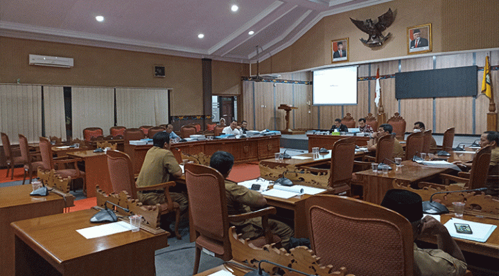 Rapat pembahasan RAPBD 2023 Komisi I DPRD dengan BKPSDM Kotim Selasa 15 November 2022.