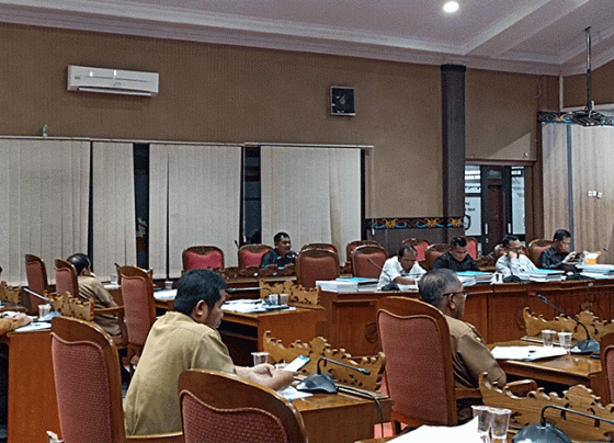 Rapat pembahasan RAPBD 2023 di DPRD Kotim Senin 14 November 2022.