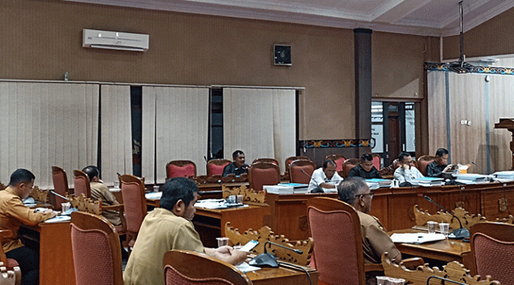 Rapat pembahasan RAPBD 2023 di DPRD Kotim Senin 14 November 2022.