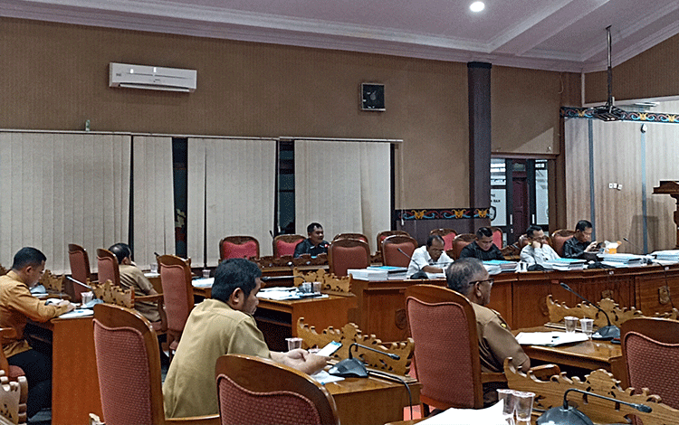 Legislator ini Garisbawahi Penempatan SDM di Kesbangpol Kotim