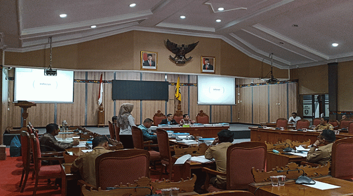 Rapat pembahasan RAPBD 2023 oleh Komisi I DPRD Kotim dengan perangkat eksekutif kecamatan di DPRD Kotim Selasa 15 November 2022.