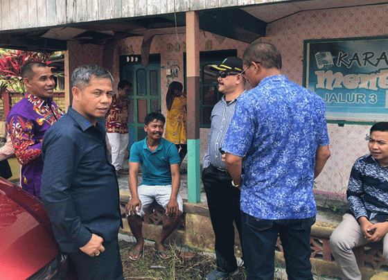 Rombongan anggota DPRD Kotim dapil I saat kunjungan ke eks lokalisasi pal 12 Kamis 2 November 2022. Riskon Fabiansyah turut hadir dalam kunjungan tersebut.