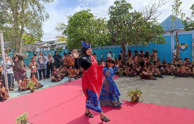 Salah Satu peserta Fashion Show HUT PGRI ke 77 dan Hari Guru Nasional SDN 7 Ketapang Sabtu 26 November 2022