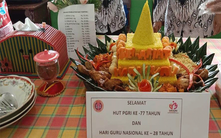 Kreasi Nasi Tumpeng Guru SDN 7 Ketapang Menggugah Selera
