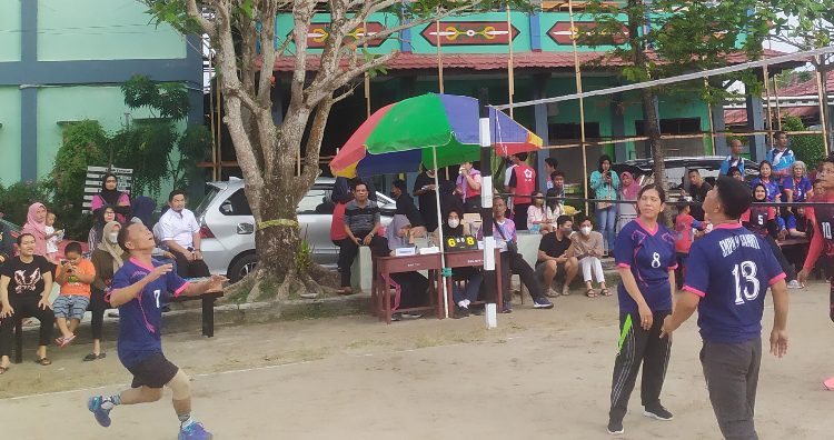Para Guru di Sampit ini Jalin Silaturahmi Pascapandemi dengan Tanding Voli
