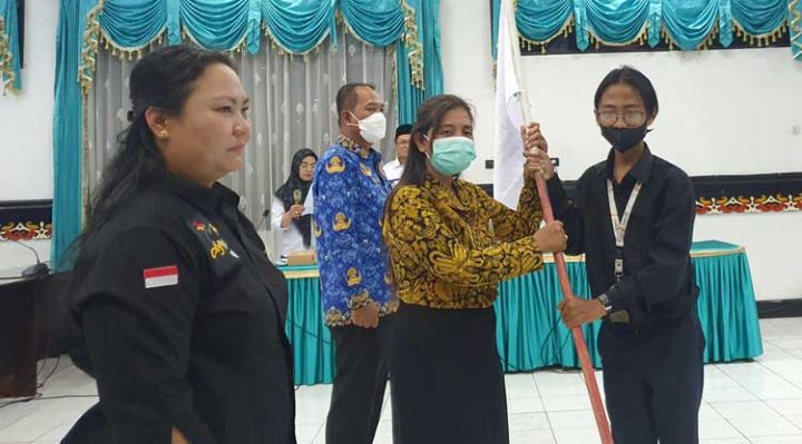 Sekretaris POPTI Pusat saat Melantik Pengurus POPTI Cabang Sampit