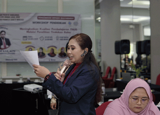 Seorang pendidik PAUD dari Kotim Ardita Dewi Juwita berdiri menjadi fasilitator pendidik PAUD pada Worksshop Peningkatan Kualitas PAUD di Jakarta Rabu 16 November 2022.
