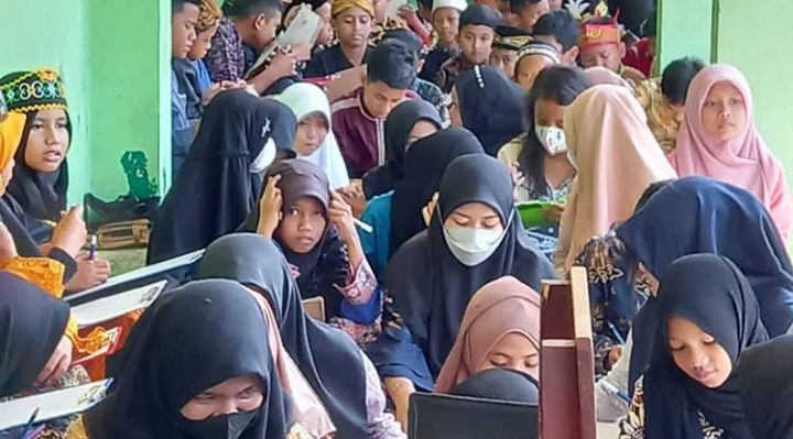 Siswa SDN 5 Baamang Hilir mengikuti Lomba Rangking lomba cerdas cermat seputar tema pahlawan Kamis 10 November 2022