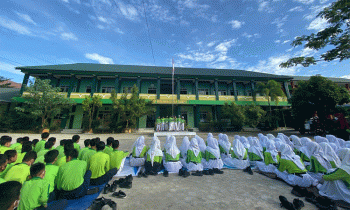 Siswa SMP Muhammadiyah menyajikan beberapa aksi sebagai persembahan di Hari Guru Nasional Jumat 25 November 2022.