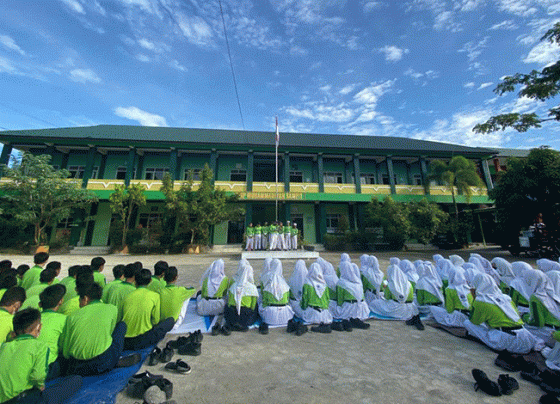 Siswa SMP Muhammadiyah menyajikan beberapa aksi sebagai persembahan di Hari Guru Nasional Jumat 25 November 2022.