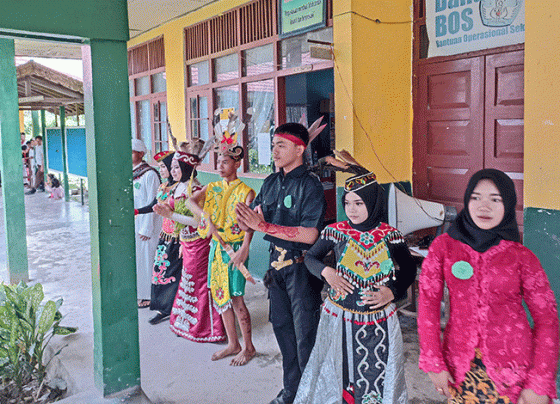 Siswa dan siswi peserta lomba fashion show Kamis 10 November 2022.