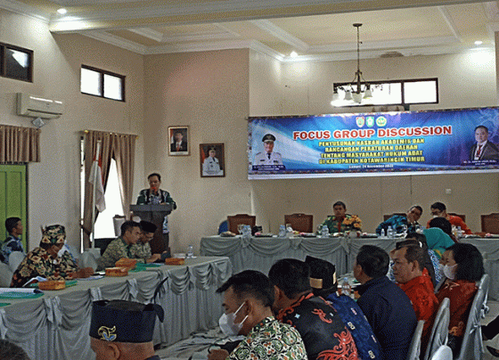 Suasana pembukaan FGD penyusunan naskah akademik dan Rancangan Peraturan Daerah Raperda tentang Masyarakat Hukum Adat Kabupaten Kotim Kamis 24 November 2022.