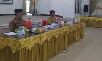 Susiawati Plt Kadisdik Kotim didampingi Arief Kabid PNF Kotim memimpin Rapat Koordinasi Penyusunan RAD Gugus Tugas PAUD HI