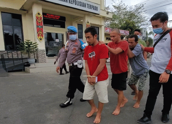Tiga pelaku curat yang diringkus jajaran Satreskrim Polres Kotim.