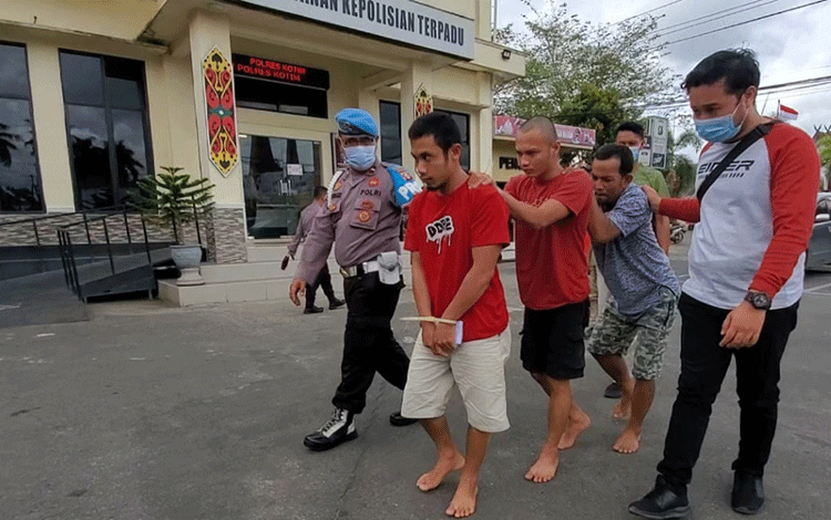 Komplotan Pencuri Sarang Walet dan Mobil Bersenjata Api Ditangkap