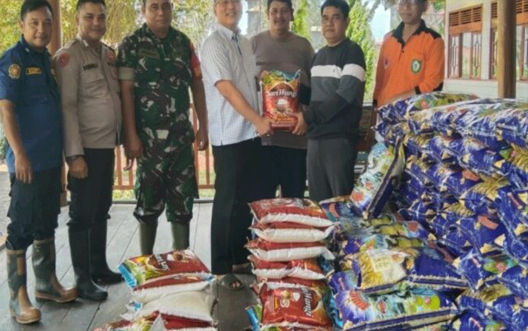 Hendra Sia Tanggap Bencana Bantu Korban Banjir