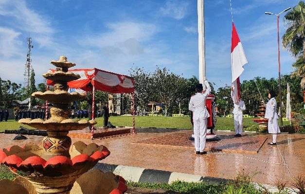 Upacara bendera peringatan Hari Pahlawan di halaman kantor Pemkab Kotim Kamis 10 November 2022
