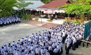 Upacara bendera peringatan hari guru nasional dan hari PGRI dengan SMP Negeri 2 Sampit Jumat 25 November 2022