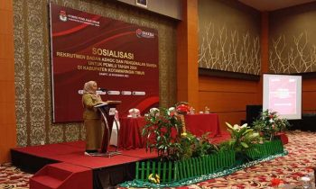 Wakil Bupati Kotim Irawati menyampaikan sambutan dalam sosialisasi rekrutmen Badan Ad Hoc Pemilu tahun 2024 di Aquarius Boutique Hotel Sampit Selasa 22 November 2022.