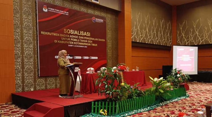 Wakil Bupati Kotim Irawati menyampaikan sambutan dalam sosialisasi rekrutmen Badan Ad Hoc Pemilu tahun 2024 di Aquarius Boutique Hotel Sampit Selasa 22 November 2022.