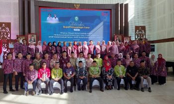Bupati Kabupaten Kotim Halikinnor saat berfoto bersama dengan para pendiri UMSA
