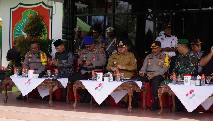 Bupati Kabupaten Kotim Halikinnor saat mengikuti kegiatan Upacara dalam rangka pengamanan natal dan tahun baru beberapa waktu lalu