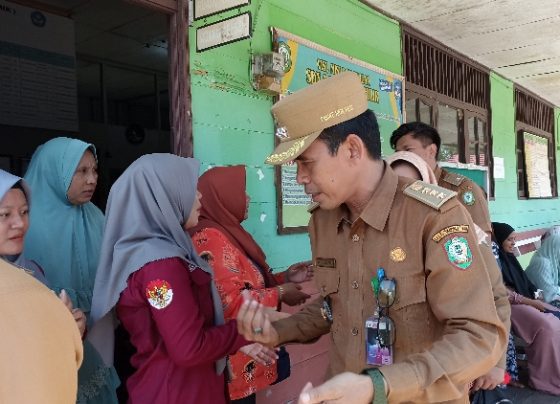 Camat Kota Besi Gusti Mukafi Berkunjung ke SDN 3 Kota Besi Hilir Selasa 20 Desember 2022