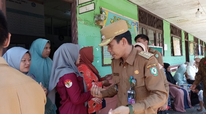 Camat Kota Besi Gusti Mukafi Berkunjung ke SDN 3 Kota Besi Hilir Selasa 20 Desember 2022