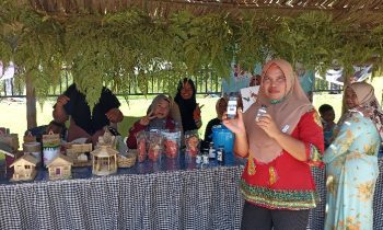 Deretan karya salah satu stand pada Pameran P5 SDN 3 Kota Besi Hilir Selasa 20 Desember 2022