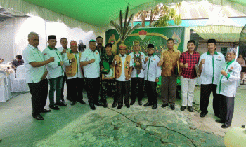 Foto Bersama Jajaran Pimpinan LBH Intan Kotim dengan tamu undangan khusus salah satunya Kepala DP3AP2KB Suparmadi Minggu 4 Desember 2022.