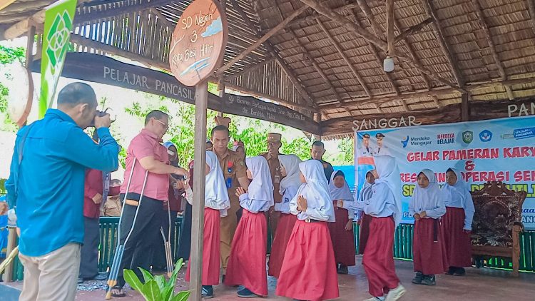 Diresmikan Halikin, Koperasi SDN 3 Kota Besi Hilir Akan Kembangkan Produk Serai