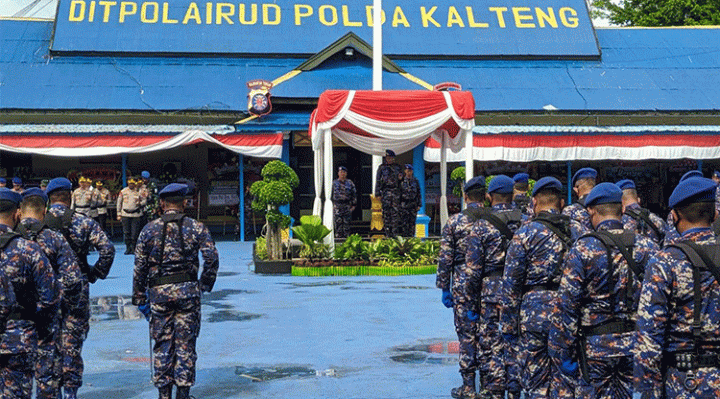 Kapolda Kalteng Irjen Pol Nanang Avianto menjadi inpektur upacara para HUT Ditpolairud Polda Kalteng Senin 5 Desember 2022.