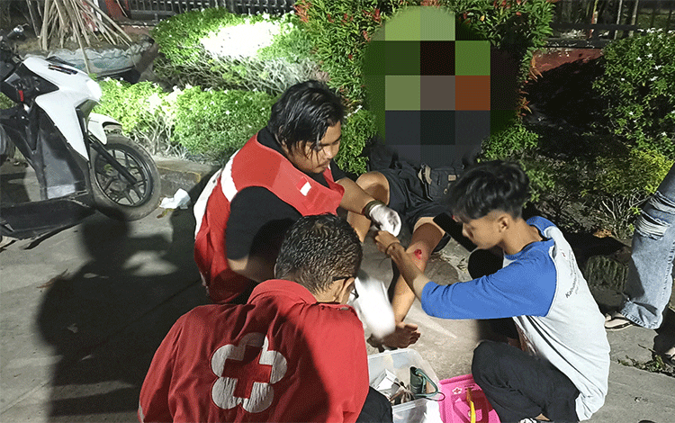 Hendak Putar Balik, Pemotor ini Jatuh Terserempet Pemotor Lain di Sampit