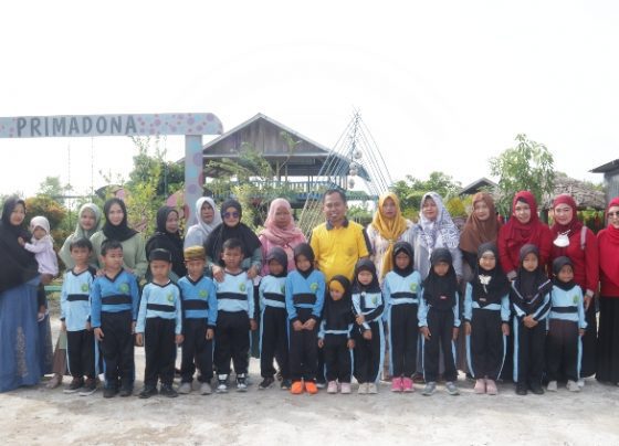 Kunjungan edukasi wisata ke Taman Bunga Primadona peserta didik TK IT Nurul Hidayah beserta guru dan orang tua