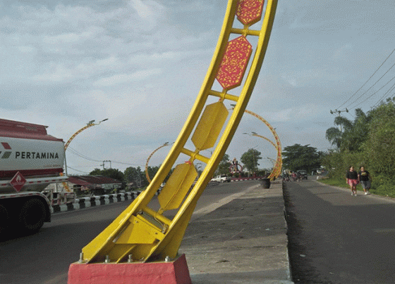 Ornamen telawang di Terowongan Nur Mentaya Jalan Tjilik Riwut Sampit terlihat hilang dari tempatnya Kamis 22 Desember 2022.