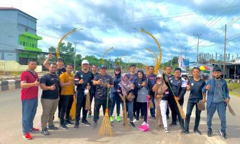 Pasukan Bapenda Kotim usai gotong royong membersihkan Terowongan Nur Mentaya Jumat pagi 23 Desember 2022