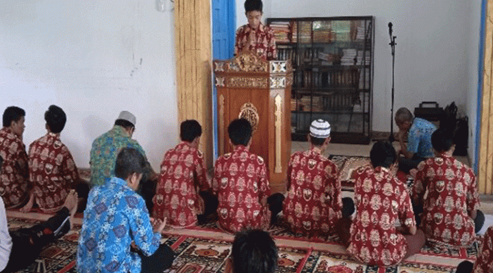 Penyampaian materi keagamaan oleh siswa SMAN 3 Sampit