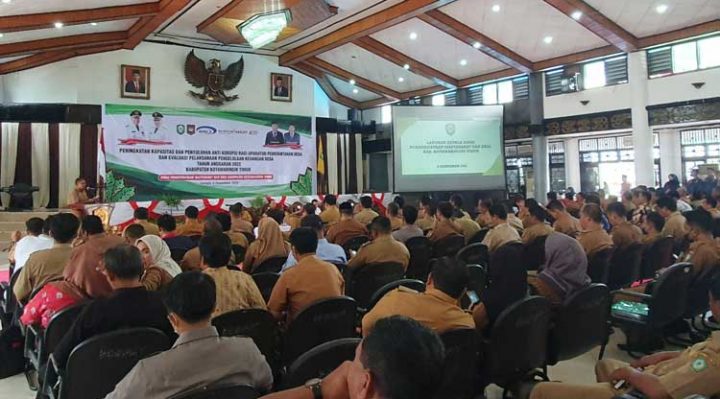 Penyuluhan antikorupsi bagi aparatur pemerintah desa se Kotim di Gedung Serba Guna Sampit Selasa 6 Desember 2022.