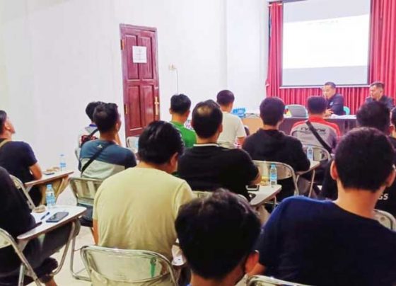 Sejumlah official tim peserta Liga I Futsal AFK Kotim saat mengikuti teknikal meeting.