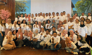 Sesi foto bersama reuni alumni SMAN 2 Sampit angkatan 15 tahun kelulusan 2002.