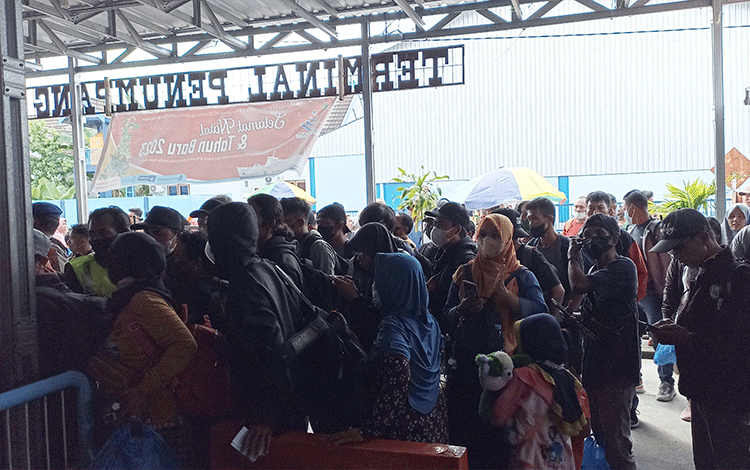 Hendak Mudik, Pasutri ini Rela Nginap Hingga 5 Hari
