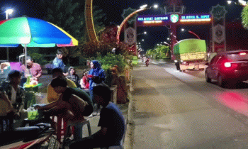 Suasana di Terowongan Mentaya di Sampit pada malam hari.