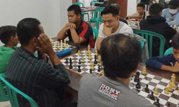 Suasana kompetisi catur yang diadakan Percasi Kotim di Sekretariat KONI Kotim Jumat 2 Desember 2022 1