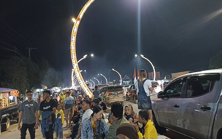 Malam Tahun Baru 2023, Warga Padati Terowongan Nur Mentaya, Akses Putar Balik Ditutup