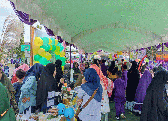 Suasana pagelaran Market Day Yayasan Pendidikan SD IT Asiah Sampit di Lapangan Markas Kodim 1015 Sampit Sabtu 17 Desember 2022.