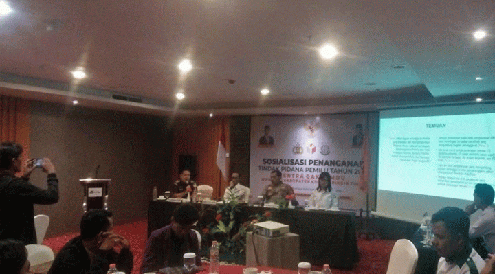 Suasana sosialisasi penanganan tindak pidana pemilu 2024 Rabu 28 Desember 2022. Tindak pidana pemilu dapat dilaporkan melalui Aplikasi SiGapLapor. 1